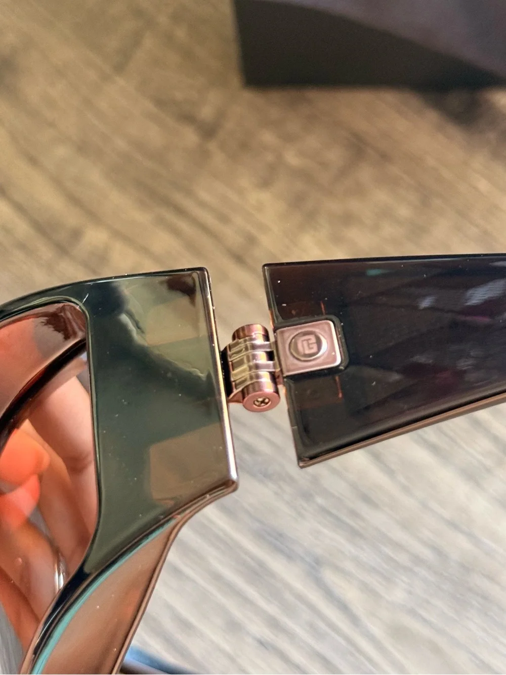Balmain discreet nose
